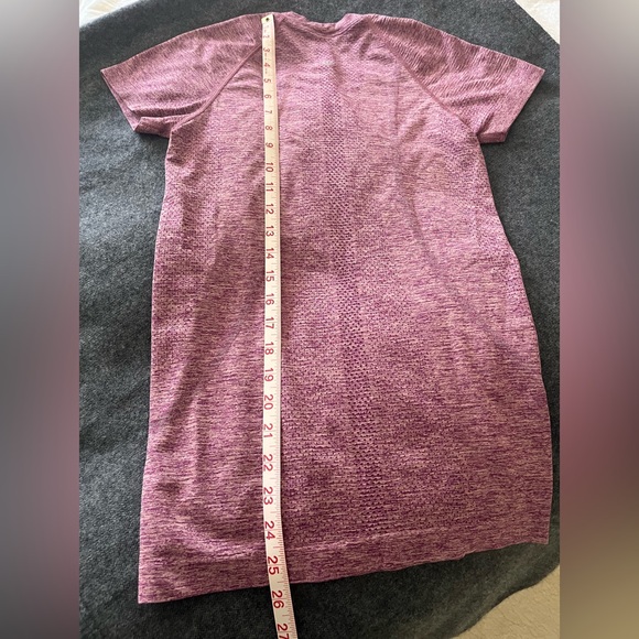 lululemon athletica Heathered Magenta Short Sleeve Tee - Picture 4 of 7